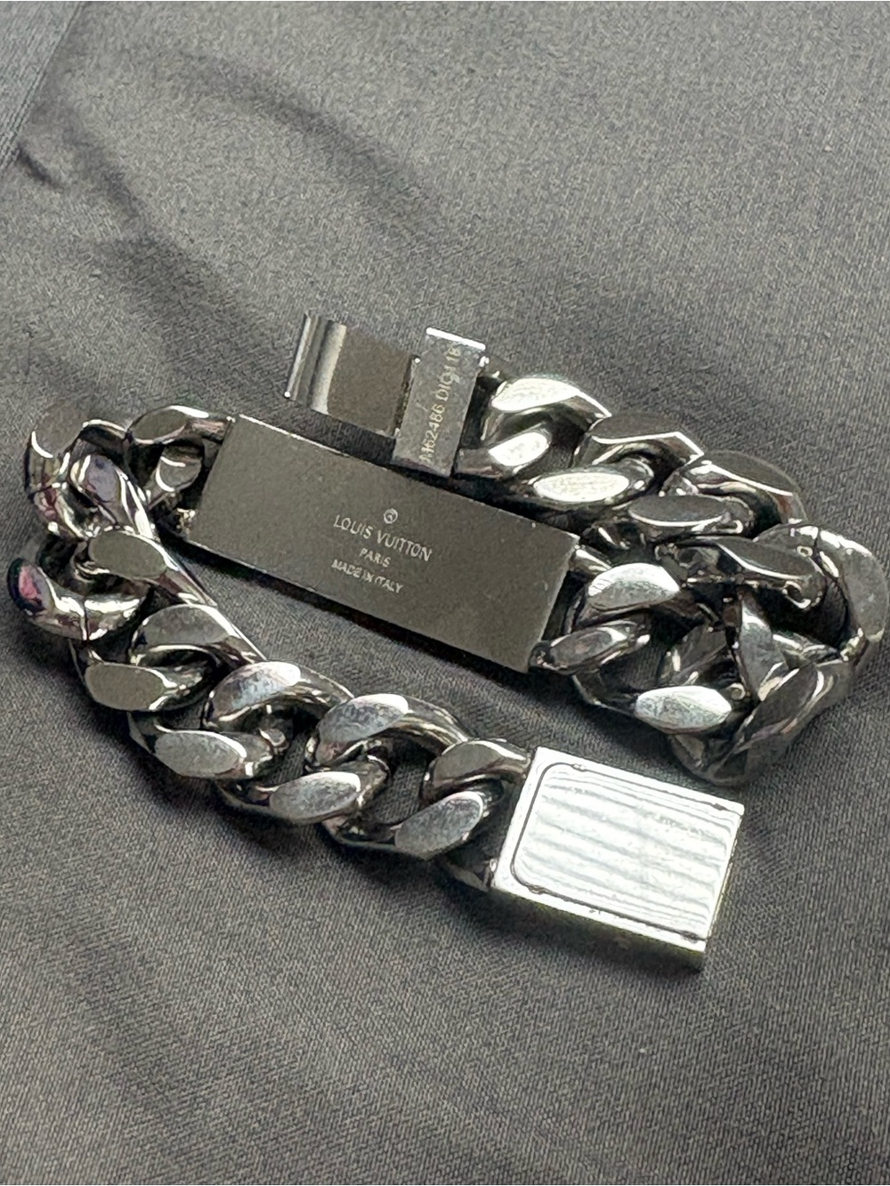 Louis Vuitton Monogram Silver Chain bracelet - Picture 2 of 8